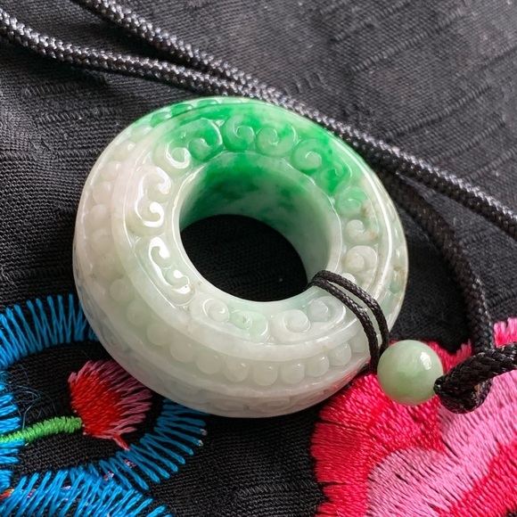 💚Luck & Peace Authentic Jade jadeite Necklace - Picture 5 of 9